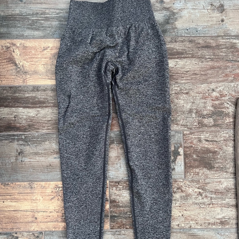 NVGTN Women’s Gray Leggings